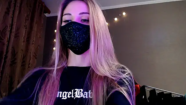 Iris lave online show from December 1, 2025, 8:03 pm