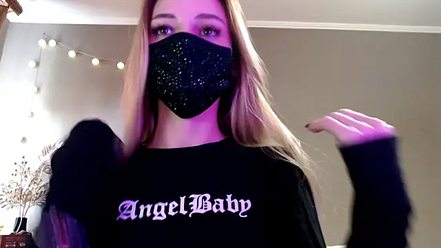 Snapshot of Iris_lave chatting on May 9, 2026, 1:49 pm Iris lave online show from May 9, 2026, 1:49 pm