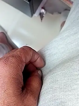 hackyourpussyxh online show from January 19, 2026, 3:43 am