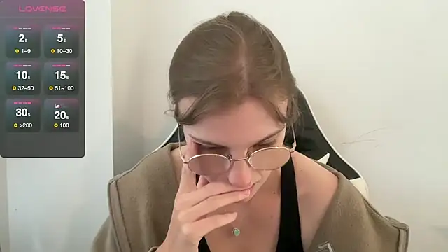 BustyKellyXXX online show from October 23, 2025, 8:46 am