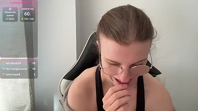 BustyKellyXXX online show from April 16, 2026, 8:04 am