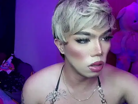 Snapshot of Queen_alena chatting on June 11, 2026, 12:32 am Queen alena online show from June 11, 2026, 12:32 am
