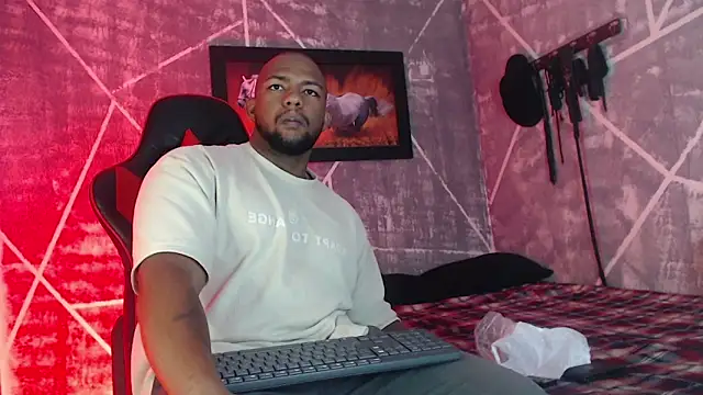 Snapshot of big_blackmen19 chatting on December 4, 2025, 2:10 am big blackmen19 online show from December 4, 2025, 2:10 am