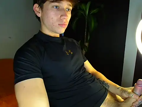 Snapshot of Logan_sixxer chatting on November 8, 2025, 9:13 pm Logan sixxer online show from November 8, 2025, 9:13 pm