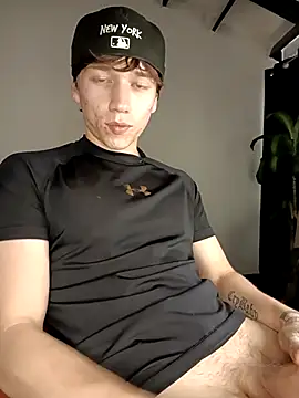 Snapshot of Logan_sixxer chatting on December 15, 2025, 8:46 pm Logan sixxer online show from December 15, 2025, 8:46 pm