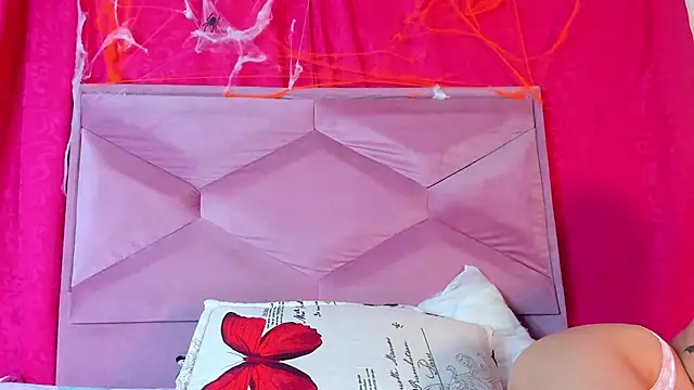 Snapshot of BellaaRossy chatting on October 20, 2025, 5:35 pm BellaaRossy online show from October 20, 2025, 5:35 pm