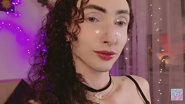 Snapshot of Queen_of_tease chatting on June 2, 2026, 4:47 am Queen of tease online show from June 2, 2026, 4:47 am