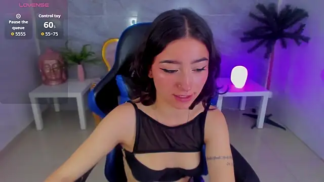 venuss09 s online show from November 13, 2025, 3:00 pm