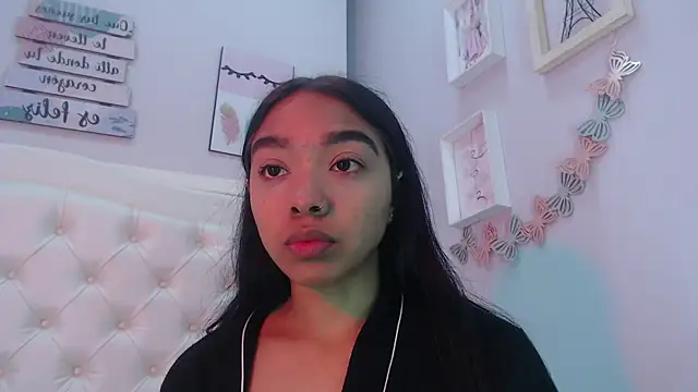 Snapshot of pocahontamoon chatting on September 24, 2025, 1:14 pm pocahontamoon online show from September 24, 2025, 1:14 pm