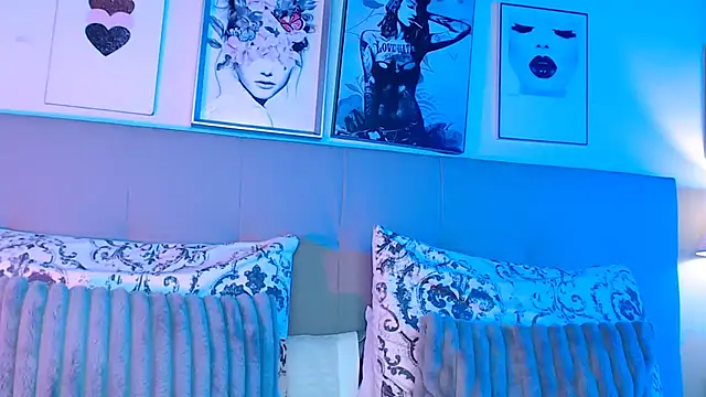 pocahontamoon online show from April 15, 2026, 7:58 pm