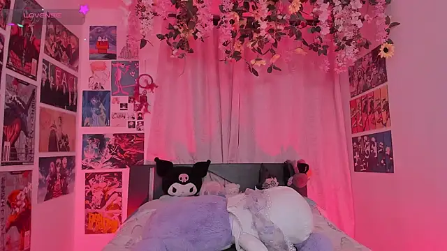 FluffyMelons online show from April 9, 2026, 10:59 pm