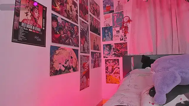 FluffyMelons online show from April 21, 2026, 11:29 pm