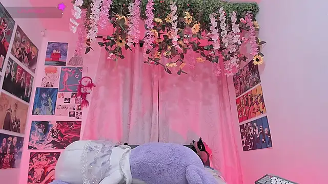 FluffyMelons online show from April 22, 2026, 11:06 pm