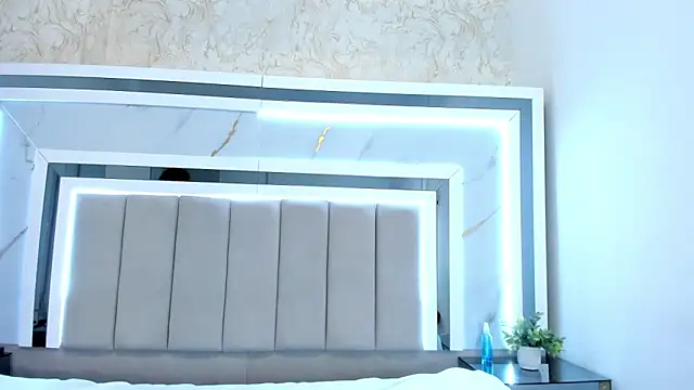 melodycharlotte online show from September 20, 2025, 12:06 pm