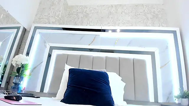 melodycharlotte online show from October 24, 2025, 12:12 pm