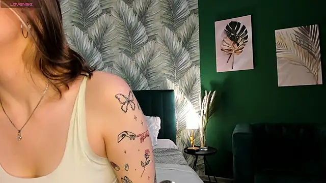 Kati Li online show from September 24, 2025, 10:29 am