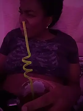 Tu GataLinda online show from October 26, 2025, 3:45 am