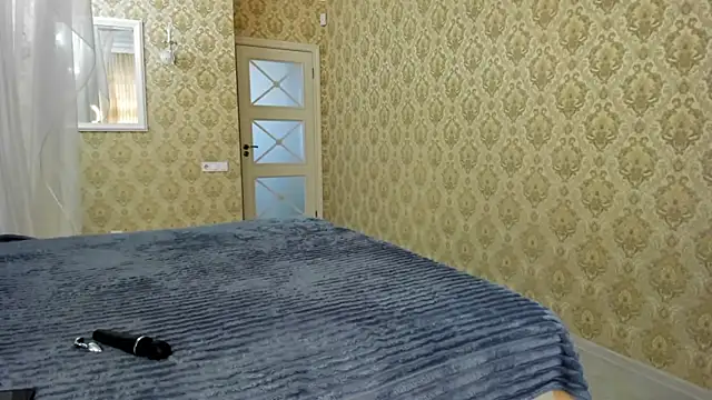 sofielovely  online show from October 2, 2025, 12:01 pm