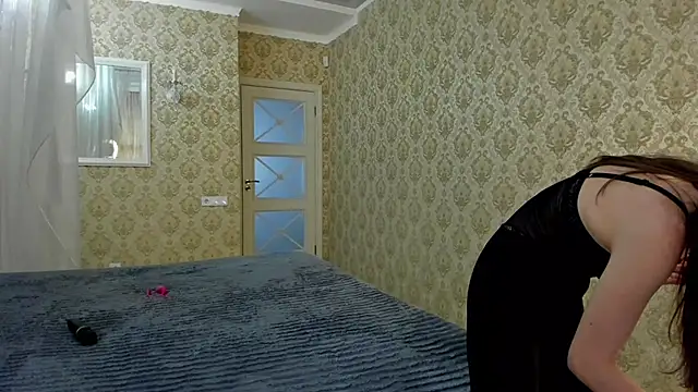 sofielovely  online show from October 5, 2025, 7:17 am