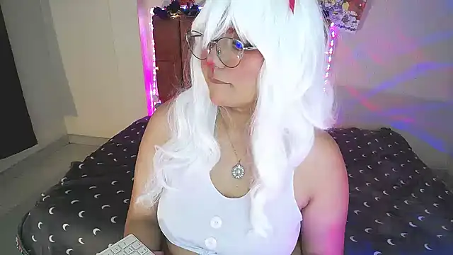 saragon1 online show from November 12, 2025, 5:02 pm