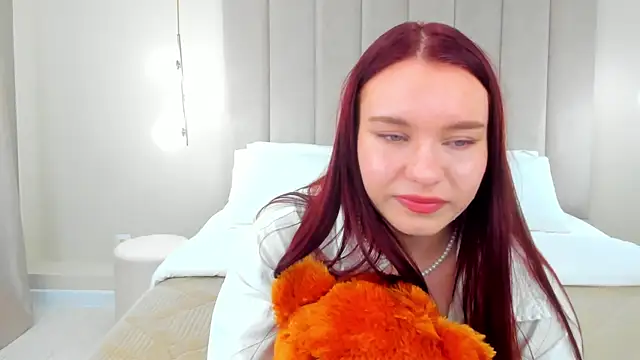 NoraHaynes online show from September 19, 2025, 2:35 am