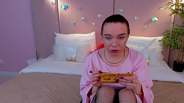 NoraHaynes online show from February 8, 2026, 3:10 am