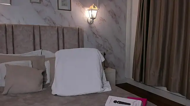 Snapshot of Paula_And chatting on June 28, 2026, 11:05 am Paula And online show from June 28, 2026, 11:05 am