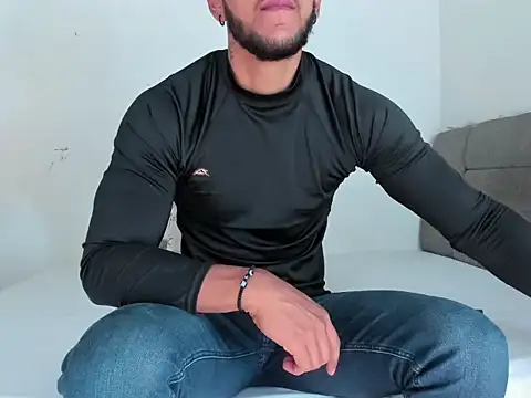 Snapshot of Edy_coltt chatting on September 18, 2025, 1:57 pm Edy coltt online show from September 18, 2025, 1:57 pm