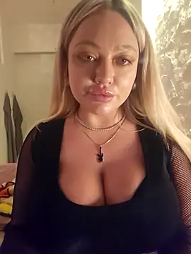 misstitmouseofficial online show from September 22, 2025, 8:44 pm