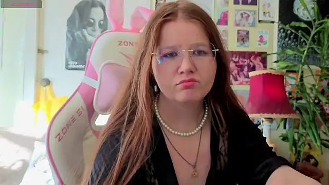 Sienna-Cow online show from October 12, 2025, 11:42 am