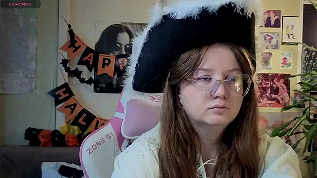 Sienna-Cow online show from October 28, 2025, 10:52 am