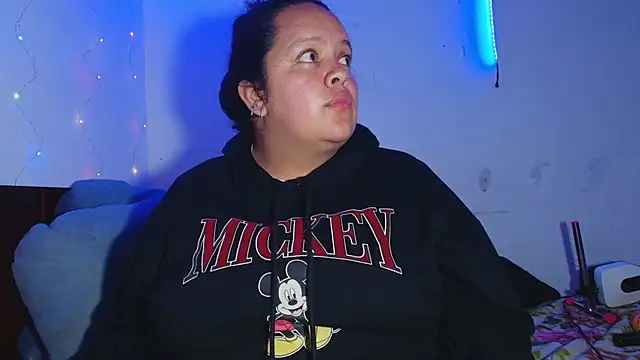 Snapshot of Julieta_Big chatting on May 15, 2026, 9:22 pm Julieta Big online show from May 15, 2026, 9:22 pm