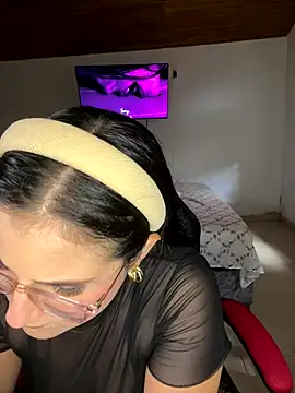 Alina0 online show from October 2, 2025, 8:27 pm