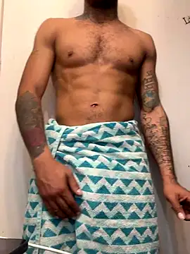 Snapshot of 1mistaGoodWood chatting on December 21, 2025, 4:14 pm 1mistaGoodWood online show from December 21, 2025, 4:14 pm