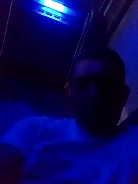 125Delfin90 online show from October 19, 2025, 10:10 pm