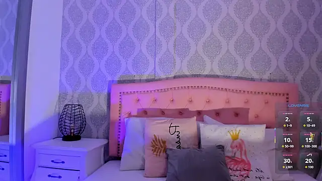 OnlyGia online show from October 7, 2025, 7:55 pm