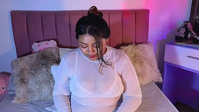 Hela Collins online show from April 23, 2026, 4:14 am