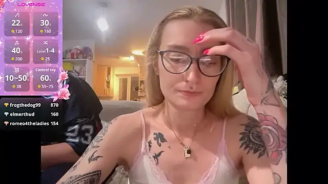 harleyblair online show from April 23, 2026, 10:01 pm