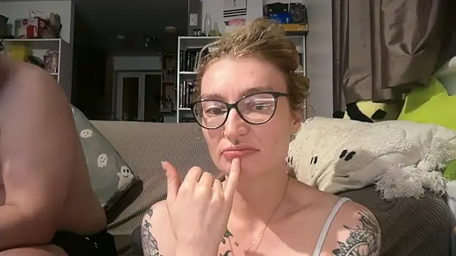 Snapshot of harleyblair chatting on June 17, 2026, 10:10 pm harleyblair online show from June 17, 2026, 10:10 pm