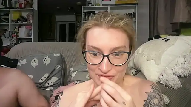 Snapshot of harleyblair chatting on June 19, 2026, 1:43 am harleyblair online show from June 19, 2026, 1:43 am
