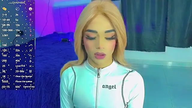 HANNAH BACKERS online show from October 31, 2025, 3:51 am