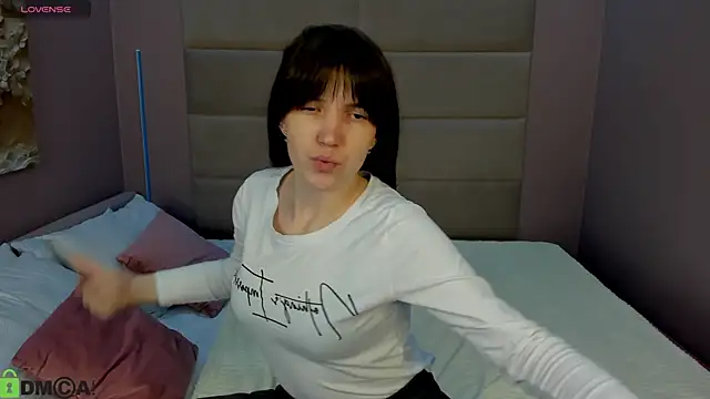 MalvinaDream online show from April 22, 2026, 1:19 am