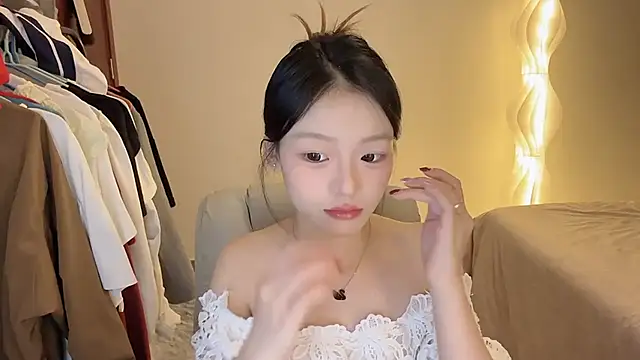 Robin-o3 online show from November 24, 2025, 3:34 pm