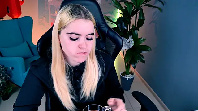 Stef Nicks online show from September 19, 2025, 5:20 am