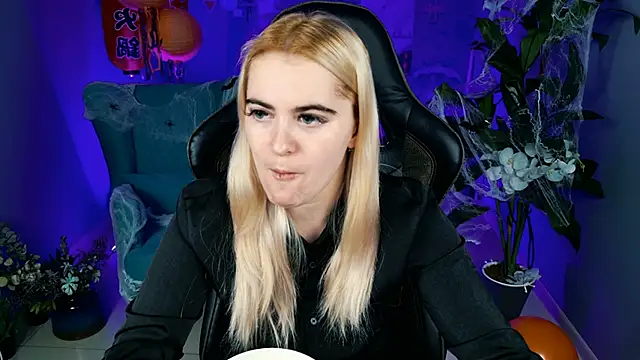 Stef Nicks online show from October 26, 2025, 5:13 am