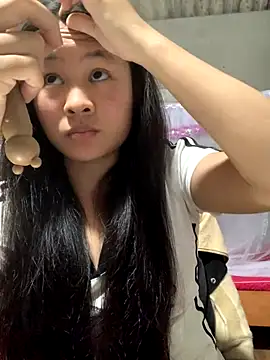 NhuFox online show from September 14, 2025, 1:21 pm