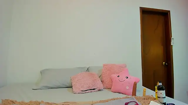 MiiaLane online show from September 17, 2025, 2:19 pm