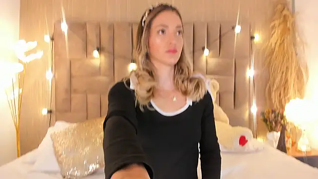 ClaradelMar online show from March 23, 2026, 10:19 am