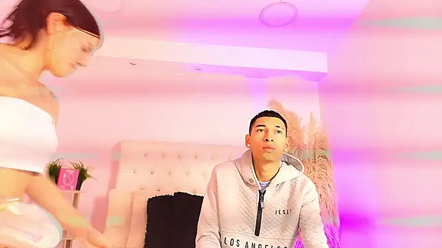 AmelieAndAce online show from November 20, 2025, 1:11 pm