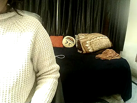 Anaconda-Mall online show from December 17, 2025, 4:02 pm